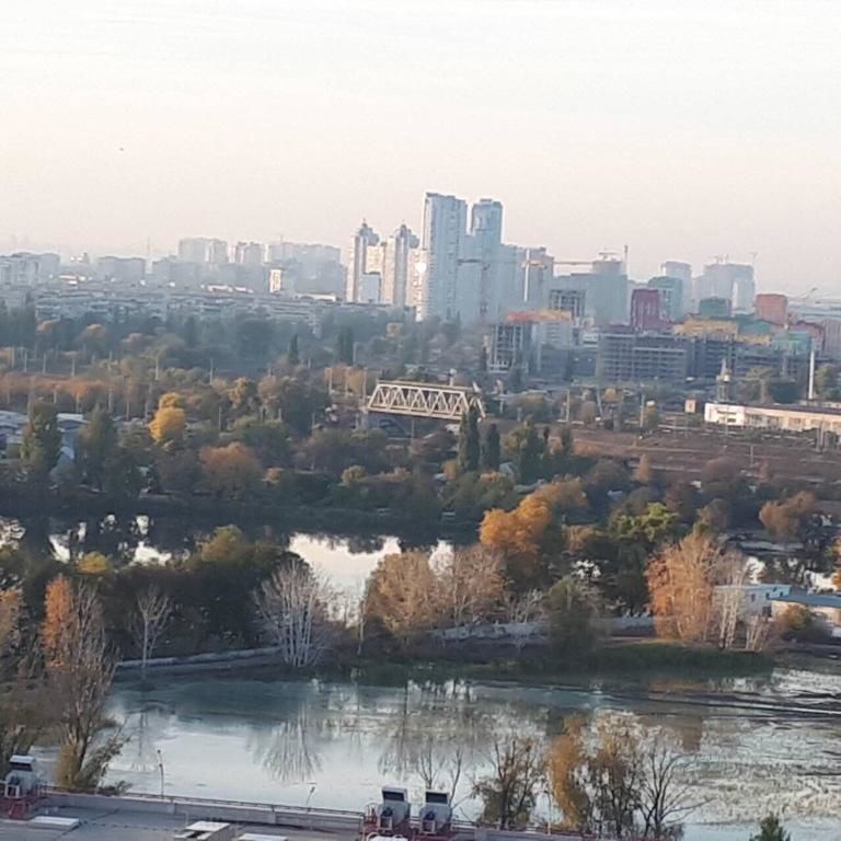 Апартаменты Позняки.Олени Пчилки люкс 3 ка возле Ашана. Киев